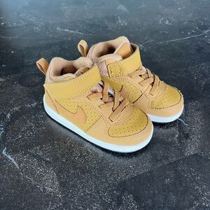 Nike toddler shoes size 6C